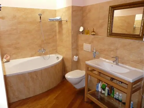 bathtub bathroom